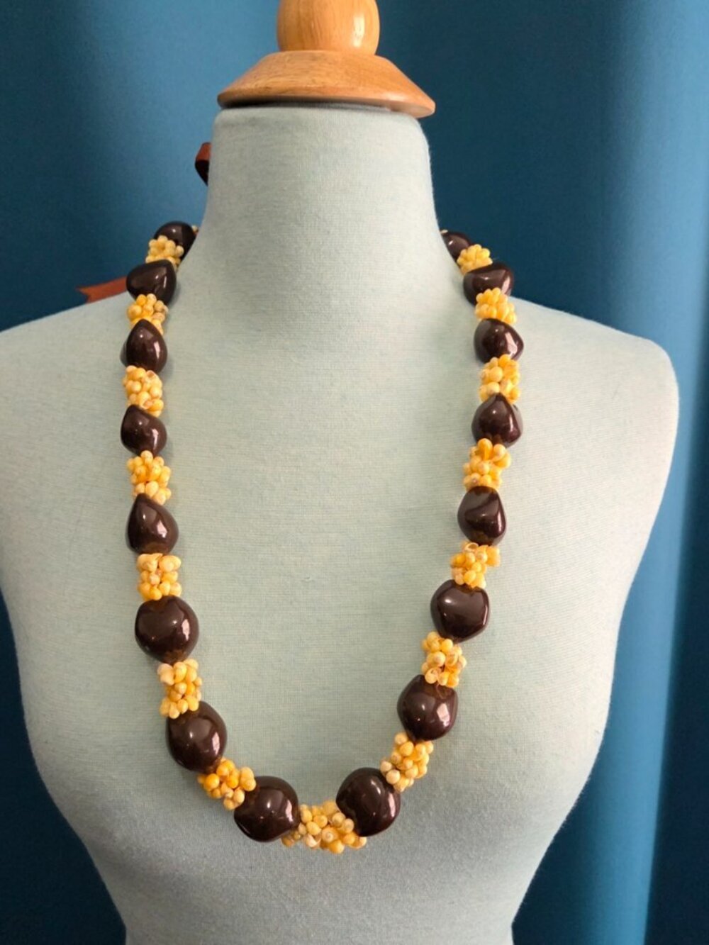Hawaiian Kukui Nut Lei Statement Necklace – Boho-Chic Hawaiian